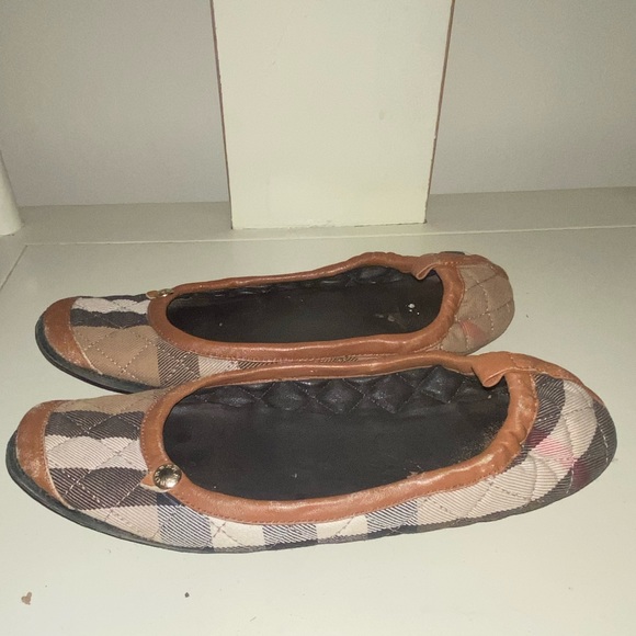 Burberry- flats/slippers - size 5 - Picture 4 of 5